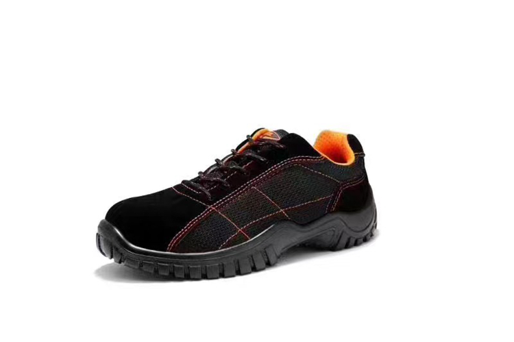 在酸堿、腐蝕性強(qiáng)的工作環(huán)境需要耐酸堿安全鞋