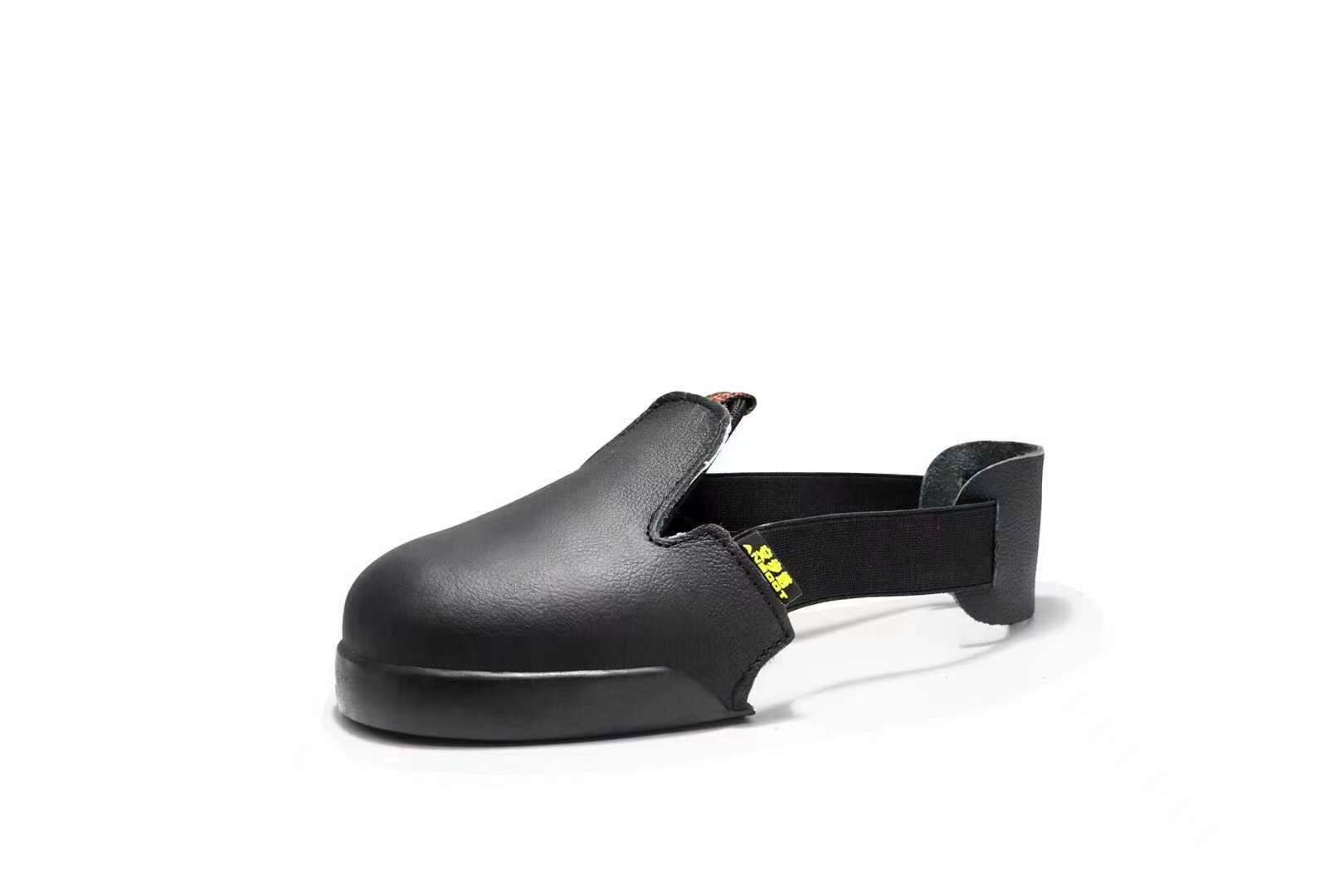 施工現(xiàn)場環(huán)境復雜,提前穿戴防砸勞保鞋預防